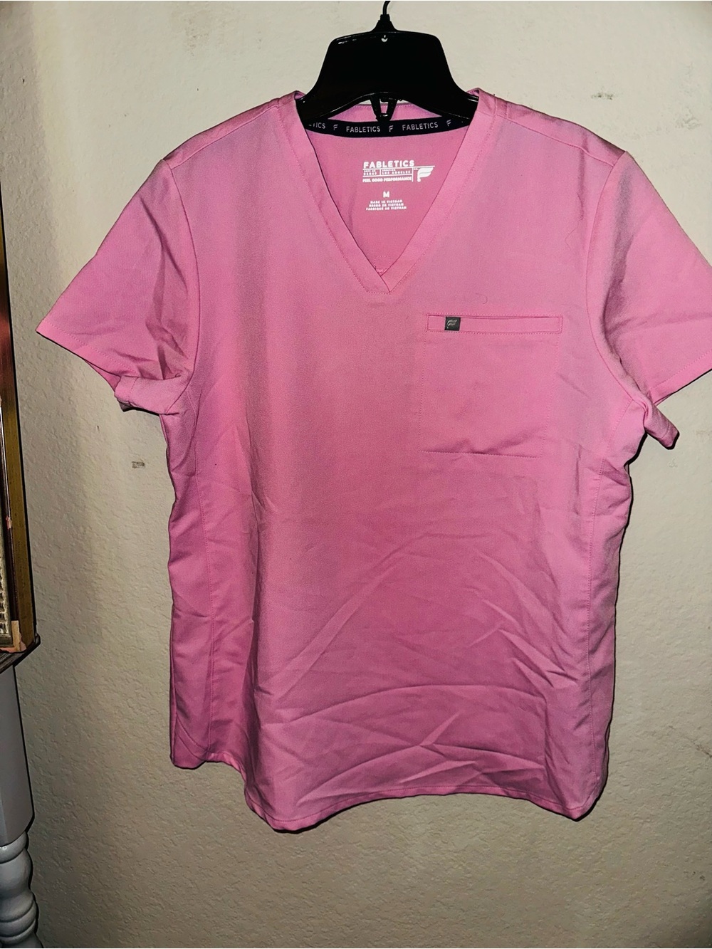 Fabletics bubblegum pink scrub top size medium